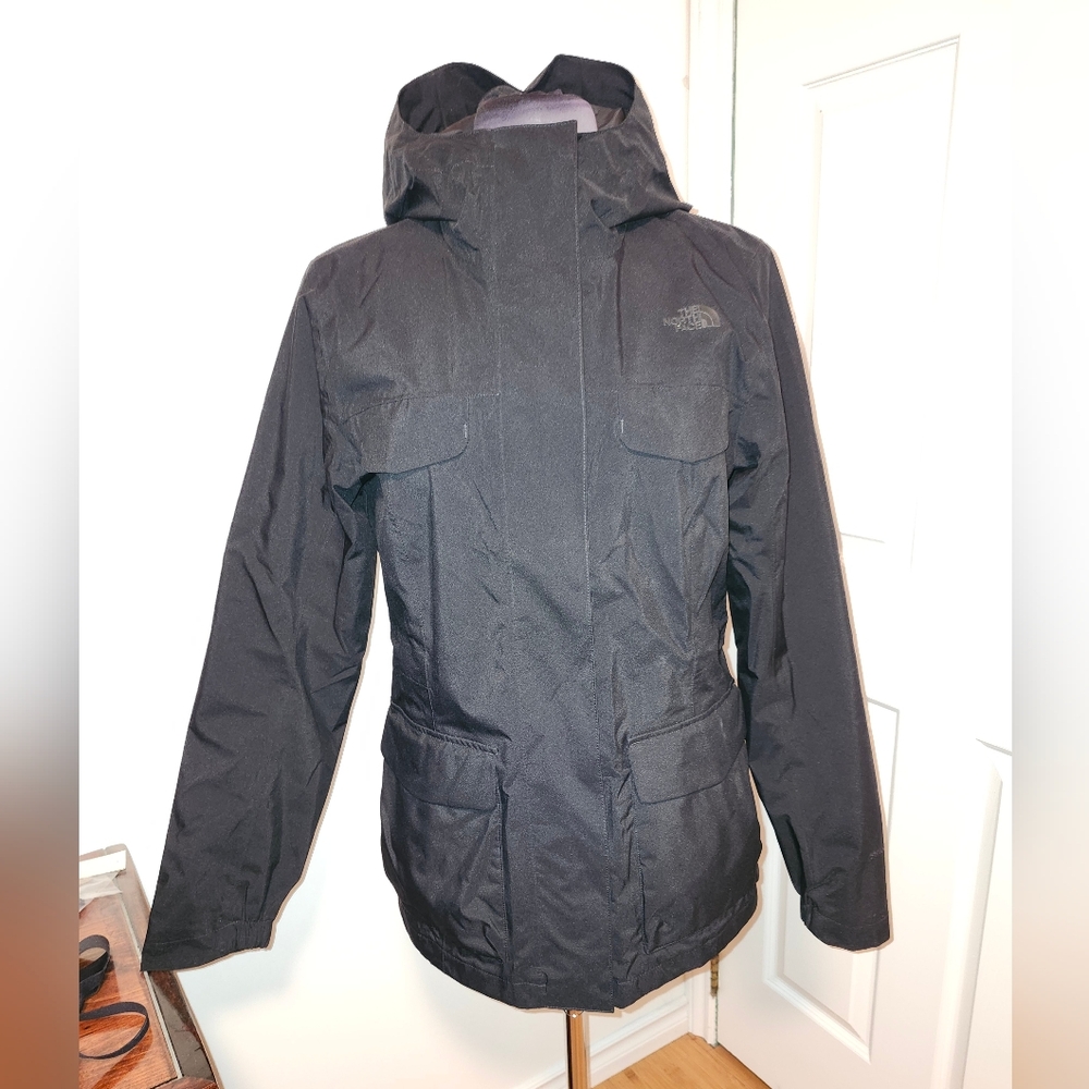 EUC The North Face WYNES QUAD POCKET Jacket, size M, Black